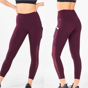 Fabletics On-The-Go PowerHold High-Waisted Capri large burgundy
